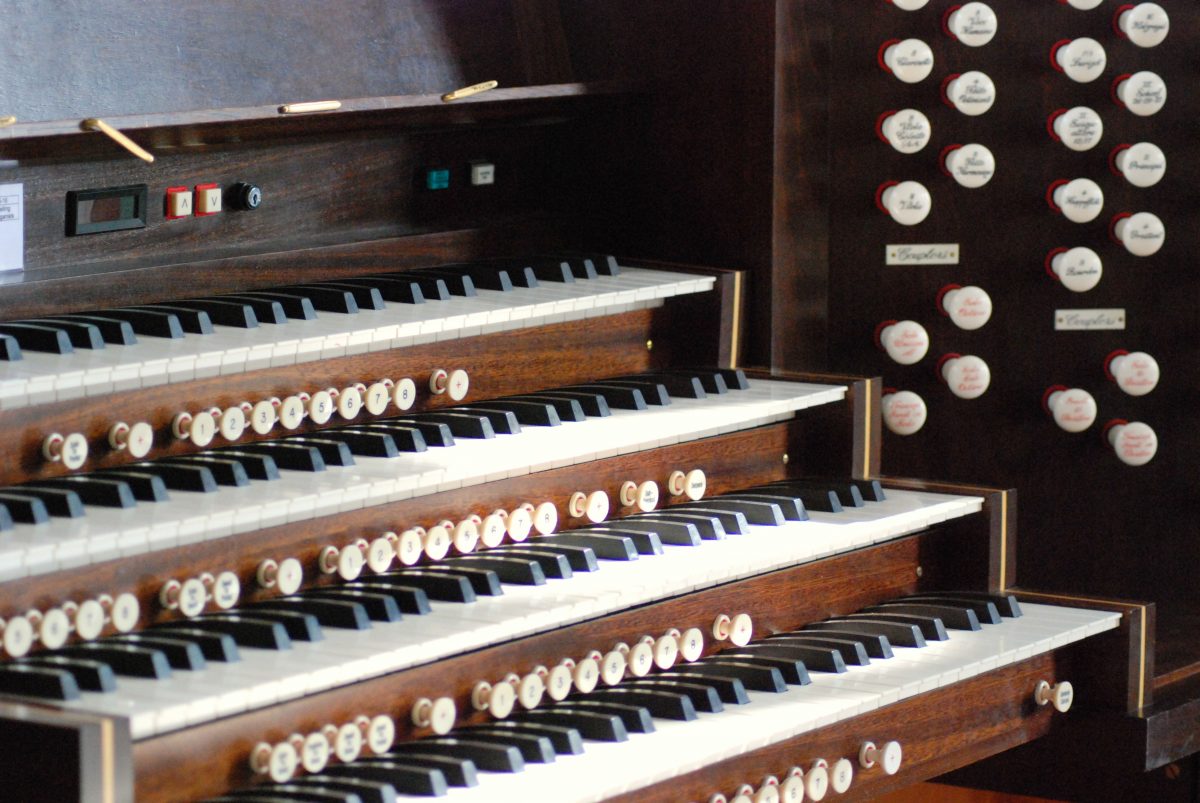 Close up image of the keys on the organ at Blackburn Cathedral
