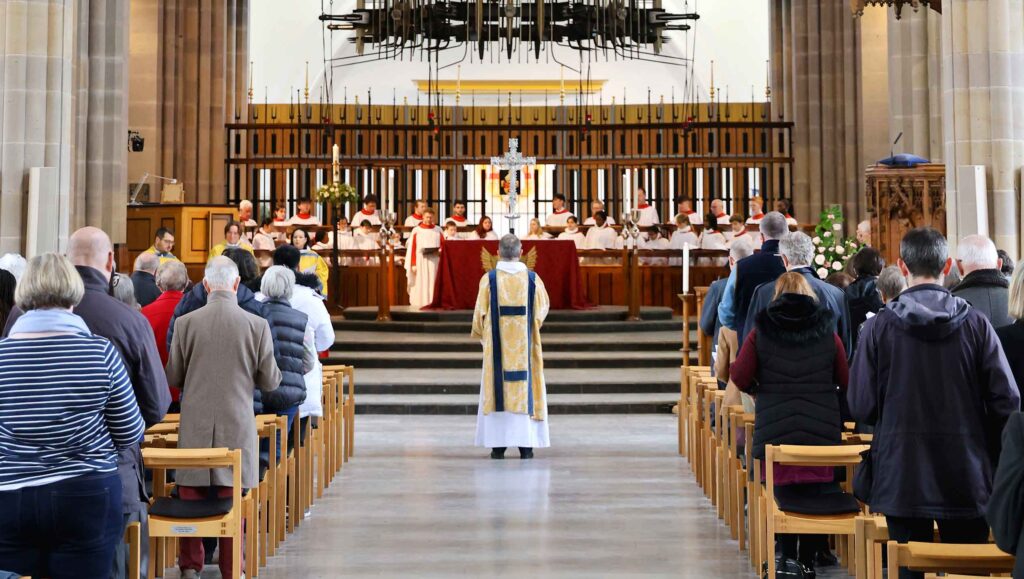 easter-cathedral-eucharist